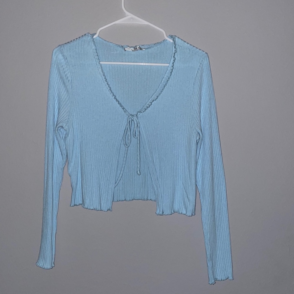 tie-able longsleeve!